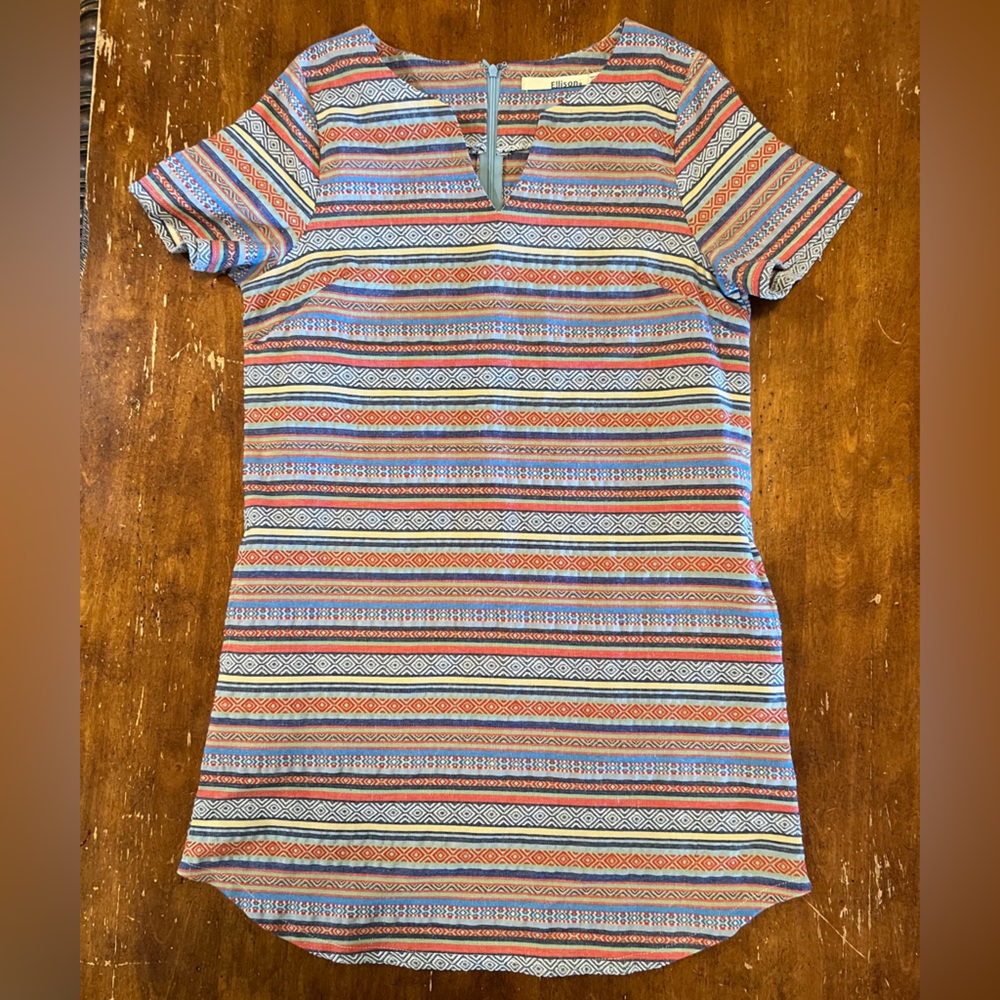 Ellison 100% cotton woven Aztec look shift dress w pockets.